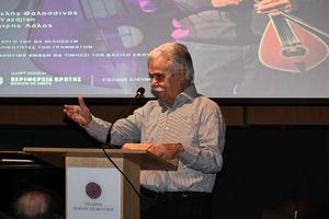 Συγκινητικό αφιέρωμα στον Βασίλη Σκουλά από την Περιφέρεια Κρήτης – «65 χρόνια μουσικής διαδρομής»