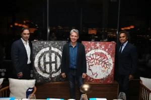 Το επίσημο δείπνο στους δύο φιναλίστ του τελικού από την ΕΠΟ και το δώρο