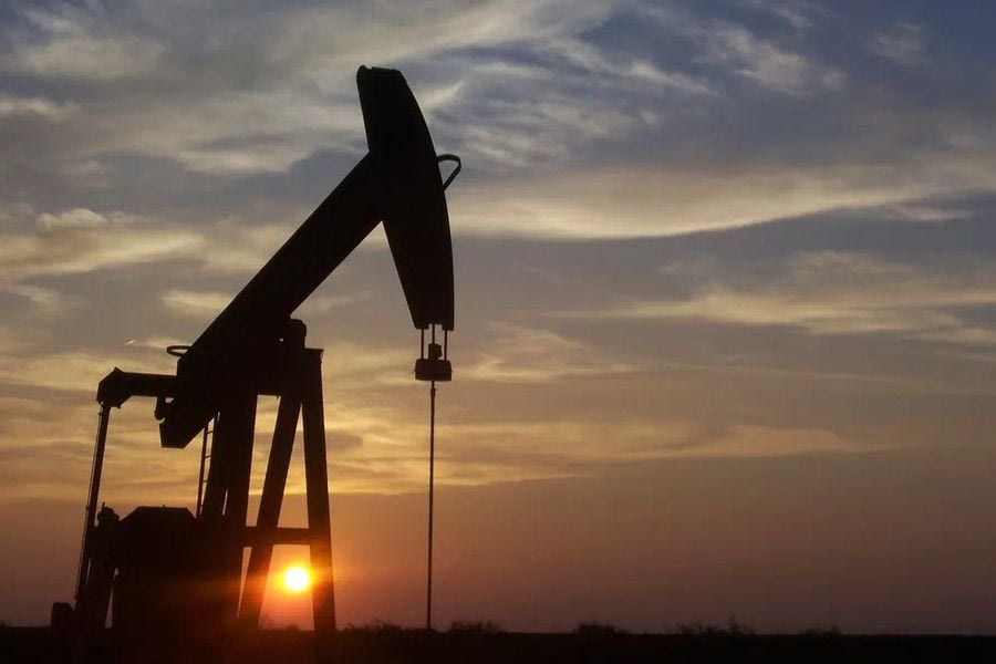 Reuters: Δασμούς 500% σε χώρες που αγοράζουν ρωσικό πετρέλαιο εξετάζει η Ουάσινγκτον