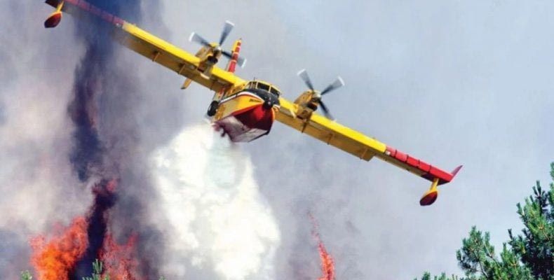 Πυρκαγιά στον Ασπρόπυργο στη θέση Τζαβερδέλλα – Σηκώθηκαν εναέρια μέσα
