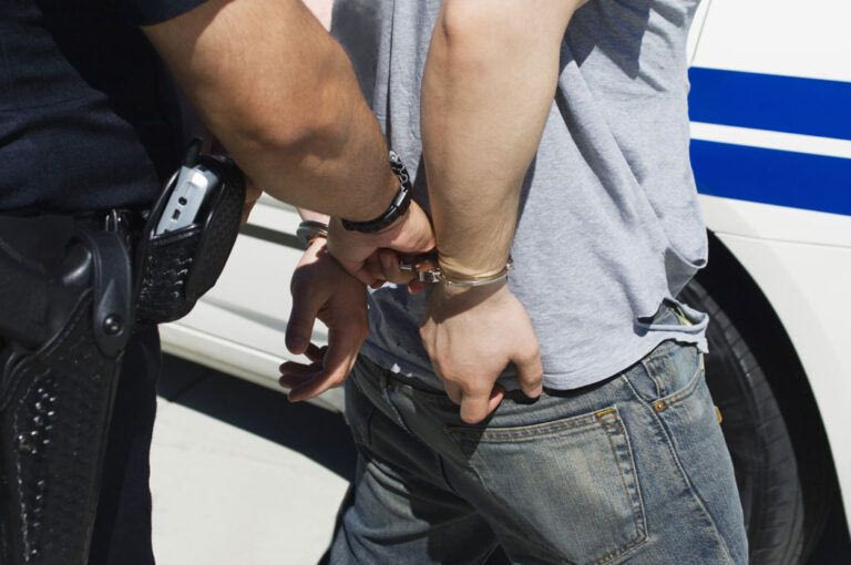 Χανιά: Χειροπέδες σε τρεις Σουδανούς – Κατηγορούνται ως διακινητές αλλοδαπών