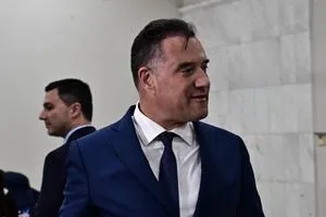 Ο Άδωνις Γεωργιάδης παραδέχθηκε τη μεταμόσχευση μαλλιών: Οι άντρες πρέπει να βελτιώνονται αν και εφόσον είναι εφικτό