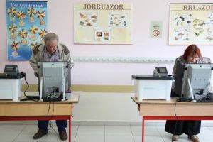 Στο 29,5% η συμμετοχή στις εκλογές στην Αλβανία – Μέτρια η προσέλευση στις περιοχές της μειονότητας