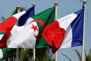 Η Γαλλία απελαύνει Αλγερινούς διπλωμάτες κλιμακώνοντας την ένταση