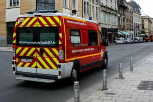 Γαλλία: Ένας άνδρας τραυματίστηκε σοβαρά στην Κρουαζέτ από την πτώση ενός φοίνικα