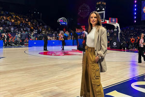 Η Αλεσάντρα Αμπρόσιο ομόρφυνε το Άμπου Ντάμπι με την παρουσία της