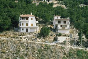 Πρόστιμα αυθαιρέτων: Με τη θηλιά στο λαιμό εκατοντάδες οικογένειες στο Ηράκλειο