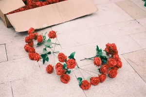 Φρίκαρε μια γυναίκα όταν έλαβε λουλούδια από τον άνδρα της που είχε βάλει τέλος στη ζωή του