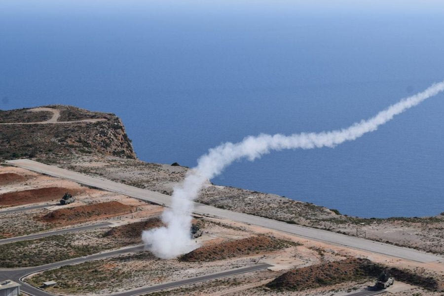 Βολές μονάδων Πυροβολικού της ΑΣΔΕΝ στο πεδίο βολής Κρήτης – Δείτε βίντεο