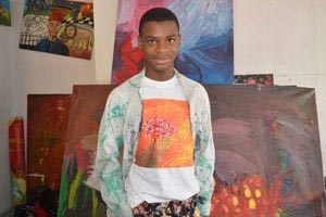 Νιγηρία: 15χρονος με αυτισμό «έσπασε» το ρεκόρ Γκίνες για τον μεγαλύτερο καμβά ζωγραφικής