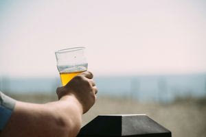 H πιο «μεθυσμένη» χώρα της Ευρώπης: «Φθηνότερες μπίρες από εμφιαλωμένο νερό»