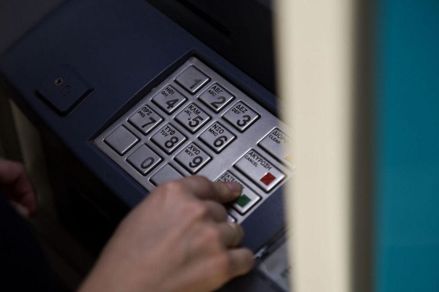 Τέλος οι κάρτες στα ΑΤΜ – Πώς θα κάνουμε αναλήψεις με τη νέα διαδικασία