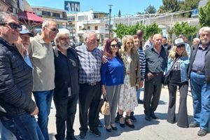 Μαζεύονται οι Κρητικοί στο Μαρούσι λίγες ώρες πριν τον μεγάλο τελικό (φωτογραφίες)