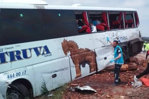 Τραγωδία στην Τουρκία – Οκτώ νεκροί και 20 τραυματίες σε καραμπόλα στην περιοχή του Τσανάκαλε, δείτε βίντεο