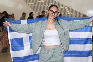 Η Κλαυδία ετοιμάζεται για τη Eurovision – Αναχώρησε για τη Βασιλεία με την ελληνική αποστολή