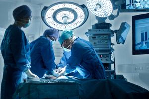 Στον «αέρα» τα δωρεάν απογευματινά χειρουργεία – Σταματούν με χιλιάδες ασθενείς στις λίστες