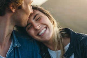 Πέντε πράγματα που κάνουν τα ευτυχισμένα ζευγάρια κάθε Σαββατοκύριακο σύμφωνα με έναν ψυχολόγο