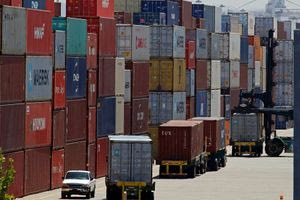 Δασμοί Τραμπ: Τρόφιμα που θα τάιζαν 3,5 εκατομμύρια ανθρώπους σαπίζουν μέσα σε αποθήκες