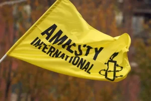Ρωσία: Απαγορεύει τη Διεθνή Αμνηστία χαρακτηρίζοντάς την «ανεπιθύμητη οργάνωση»