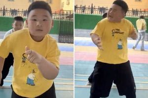 O viral 6χρονος που έκανε το ίντερνετ να χαμογελάσει με τον χορό του – Επικό βίντεο