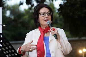 Νανά Μούσχουρη: «Έχω μείνει όπως είμαι, αλλά γερασμένη» – Όσα είπε για την Κλαυδία