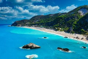 Λευκάδα – Κάθισμα: Γιατί η πιο εντυπωσιακή παραλία του Ιονίου θεωρείται θανατηφόρα παγίδα