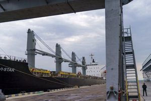 Πόλεμος στην Ουκρανία: Επίθεση σε μεταγωγικό πλοίο στο λιμάνι της Οδησσού