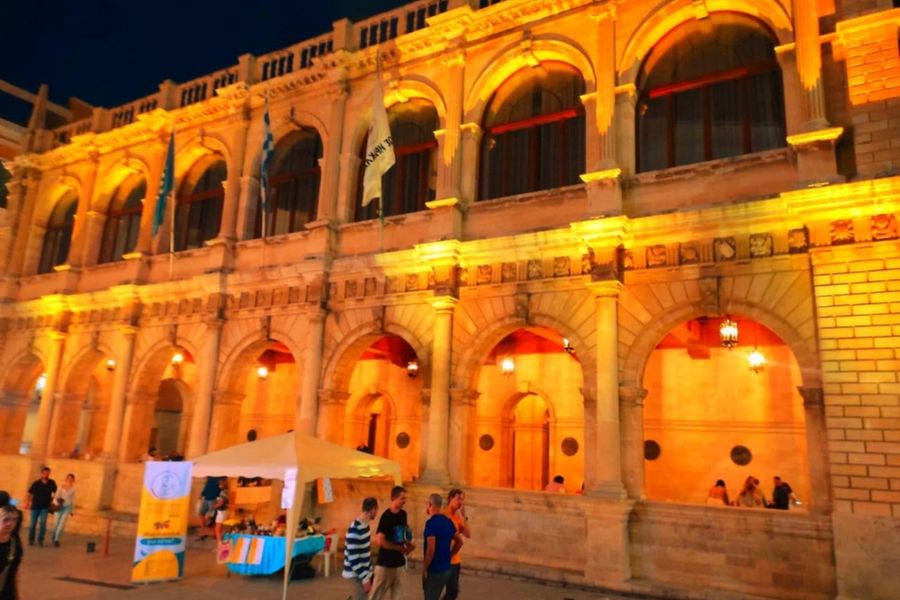 Στα πορτοκαλί η Λότζια