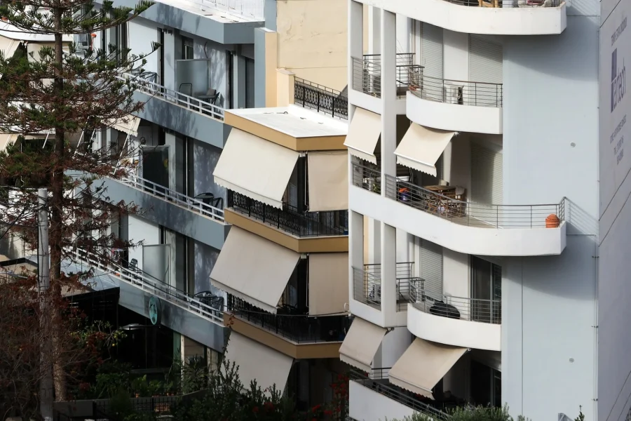 Καταβολή ενοικίων υποχρεωτικά μέσω τράπεζας εξετάζει η κυβέρνηση