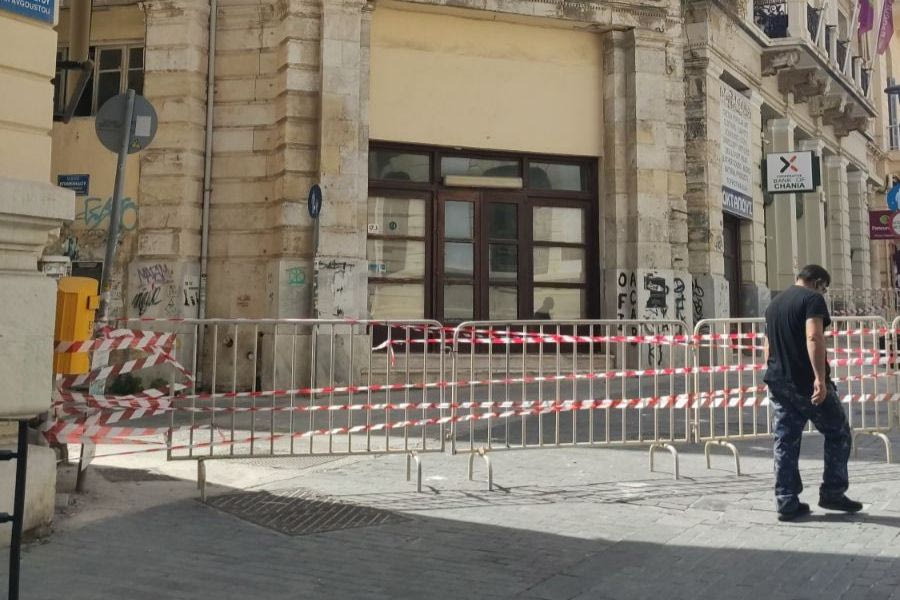 Παραμένει κλειστή η Επιμενίδου για πεζούς και οδηγούς (φωτογραφίες)