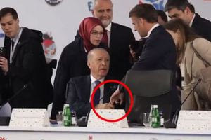 Η χειραψία «κυριαρχίας» Ερντογάν – Μακρόν: Τα ΜΜΕ της Τουρκίας κάνουν λόγο για ταπείνωση του Γάλλου προέδρου