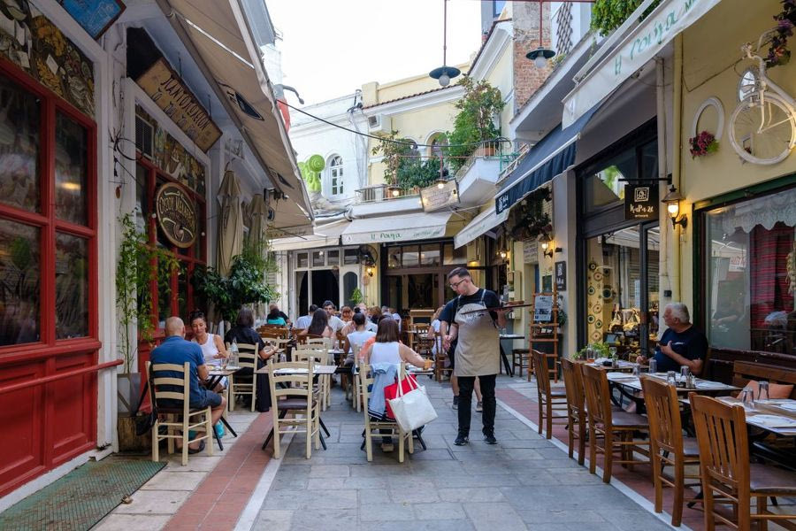 Τι φταίει για την έλλειψη εργαζομένων; 80.000 κενές θέσεις μόνο σε τουρισμό και εστίαση