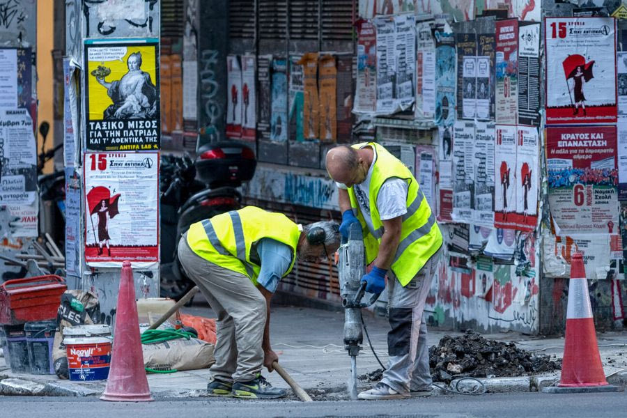 Eurostat: Πρωταθλήτρια η Ελλάδα στις ώρες εργασίας – Το 32,3% εργάζεται και Σαββατοκύριακα
