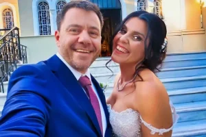 Ο Ευτύχης Μπλέτσας και η Ηλέκτρα Αστέρη παντρεύτηκαν με θρησκευτικό γάμο