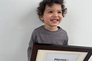 Πώς ένα χαρισματικό 2χρονο αγόρι έγινε το νεότερο μέλος της Mensa, το κλαμπ ιδιοφυών