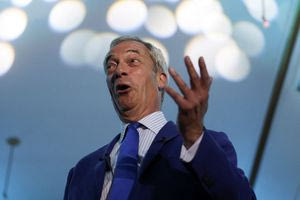 Βρετανία: Σαρωτική νίκη του Φάρατζ στις τοπικές εκλογές – Συντριβή για Εργατικούς και Τόρις