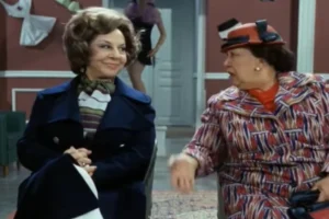 Φίνος Φιλμ : Χρόνια πολλά στις Ελληνίδες μάνες, τις πιο αγαπησιάρες του πλανήτη