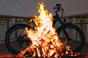 Ηράκλειο: Εξερράγη ηλεκτρικό ποδήλατο – Με εγκαύματα στα χέρια 16χρονος