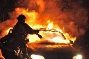 Φωτιά σε σταθμευμένο όχημα στο Ηράκλειο