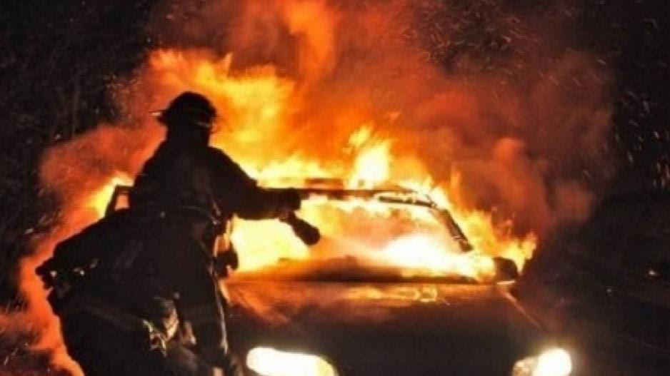 Φωτιά σε σταθμευμένο όχημα στο Ηράκλειο