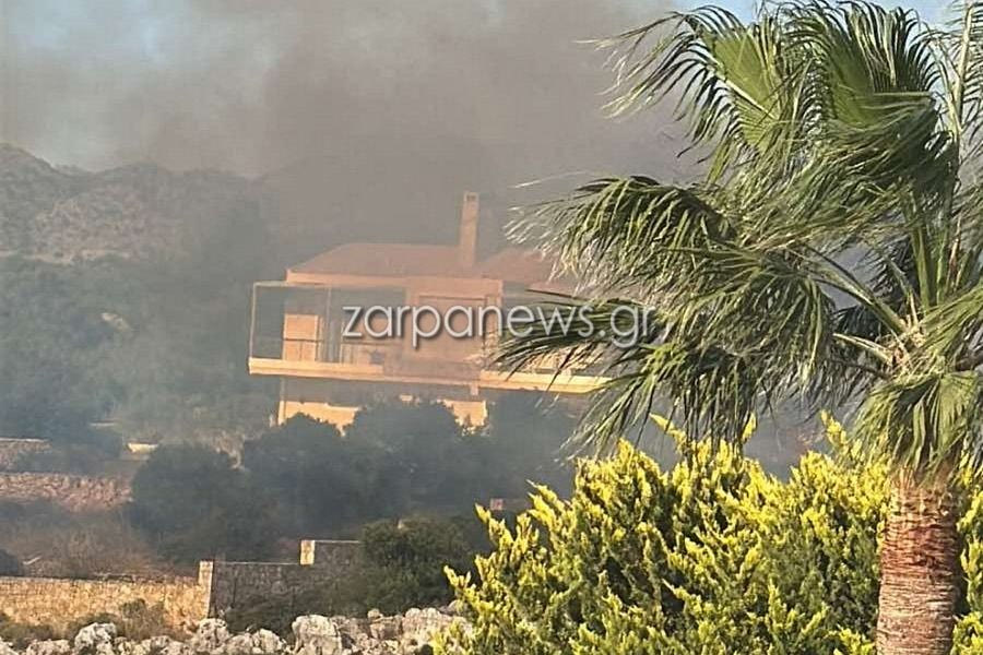 Χανιά: Σε εξέλιξη φωτιά στον Καλαθά – Απειλεί σπίτια