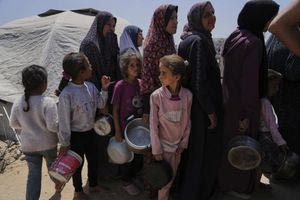 Φρίκη χωρίς τέλος στη Γάζα: Δεκάδες οι νεκροί από την πείνα – Μωρά και ηλικιωμένοι τα θύματα