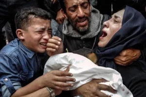 Γάζα: Ξεκληρίστηκε ολόκληρη οικογένεια γιατρού από ισραηλινά πυρά – Νεκρά 9 από τα 10 παιδιά