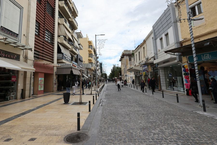 Ηράκλειο: Στα κάγκελα οι διανομείς για την πρόσβαση στο σταυρό του κέντρου