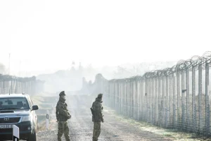 Κομισιόν: Παραπέμπει την Ουγγαρία για τον νόμο αποφυλάκισης διακινητών μεταναστών