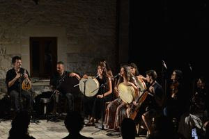 Ένα «Ιδιόρρυθμο» σύνολο ιχνηλατεί την κρητική μουσική των αρχών του 20ού αιώνα