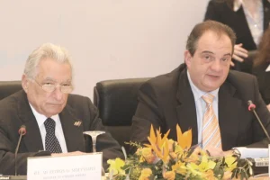 Συλλυπητήρια Κώστα Καραμανλή για την απώλεια του Πέτρου Μολυβιάτη: «Χάνω έναν πολύ δικό μου άνθρωπο»