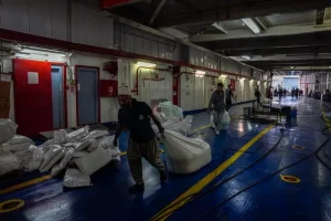 Δραματική έκκληση Έλληνα για την επίθεση σε πλοίο που μετέφερε ανθρωπιστική βοήθεια στη Γάζα