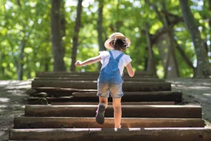 ΔΥΠΑ: Δωρεάν κατασκήνωση για 70.000 παιδιά – Οι δικαιούχοι, τα κριτήρια και η μοριοδότηση