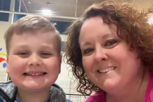 8χρονος αγόρασε 70.000 γλειφιτζούρια για τους φίλους του από το κινητό της μαμάς του